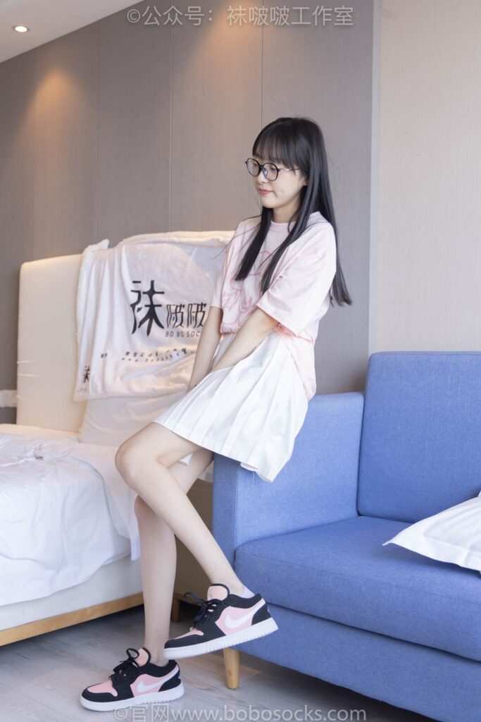 [BoBoSocks襪啵啵]NO.091 稚予-板鞋、淡粉色船襪、黑色船襪、裸足[148P/1V/6.22GB]插圖1
