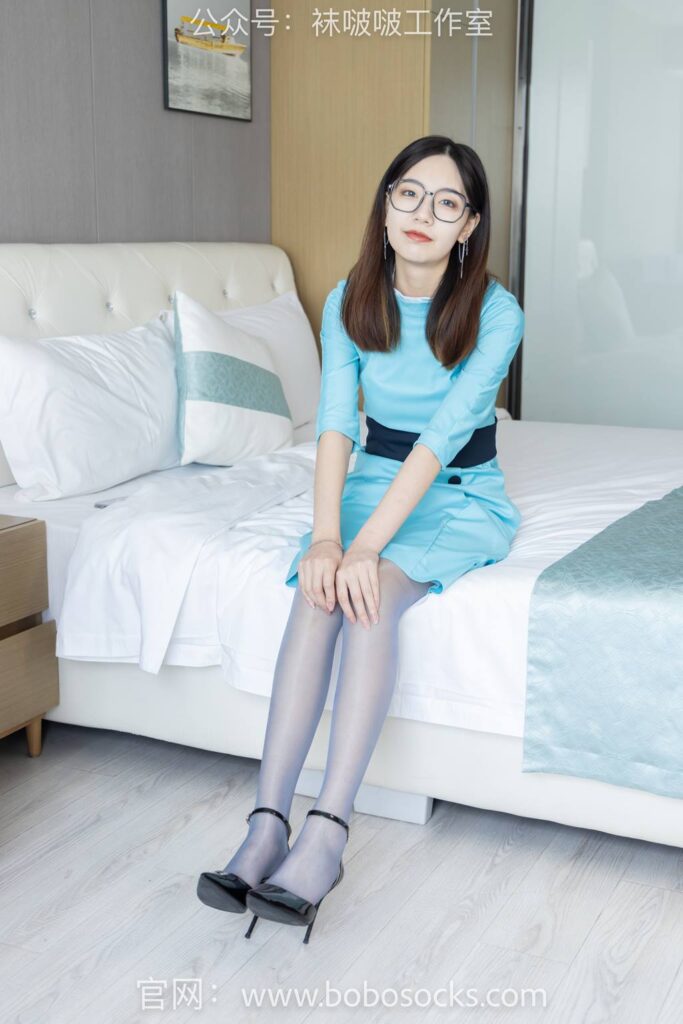 [BoBoSocks襪啵啵]NO.105 小甜豆-空姐制服、高跟鞋、藍色絲襪[140P/1V/5.42GB]插圖1