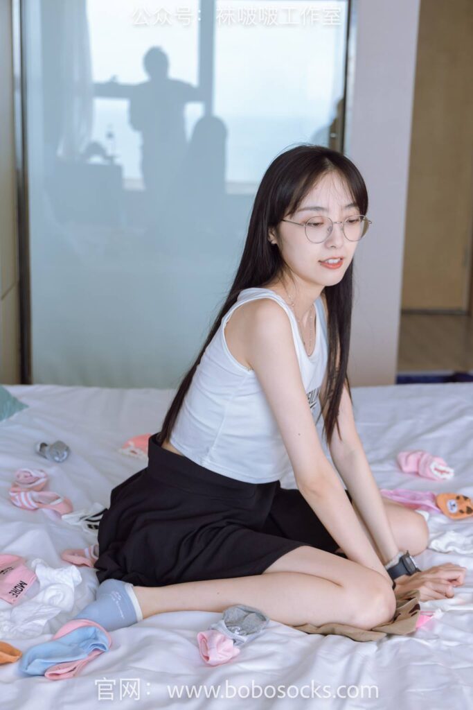 [BoBoSocks襪啵啵]NO.127 稚予-麥昆板鞋、兩雙自然穿舊棉襪、裸足 [139P/1V/5.65GB]插圖3