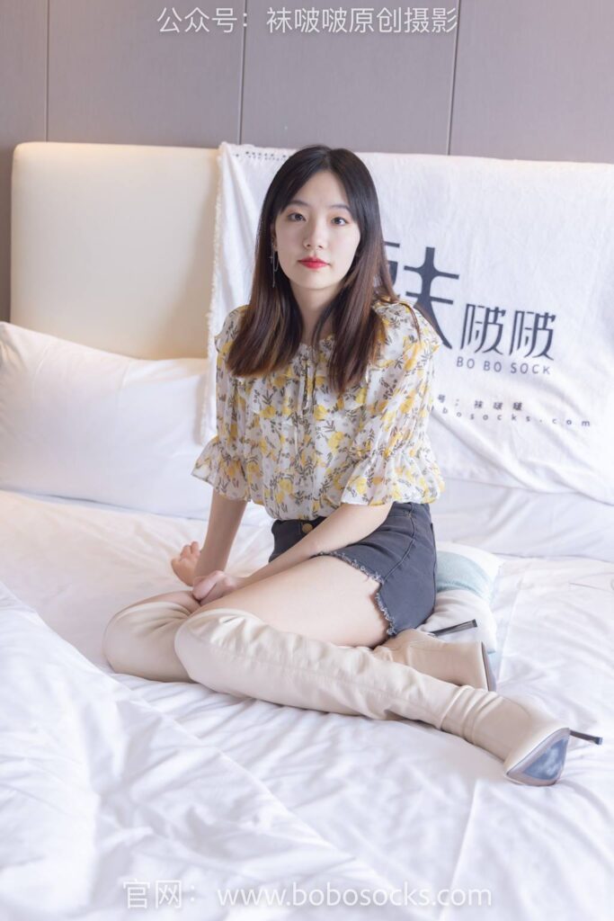 [BoBoSocks襪啵啵]NO.136 小甜豆-高跟長靴、白棉襪、裸足[200P/1V/7.32GB]插圖3