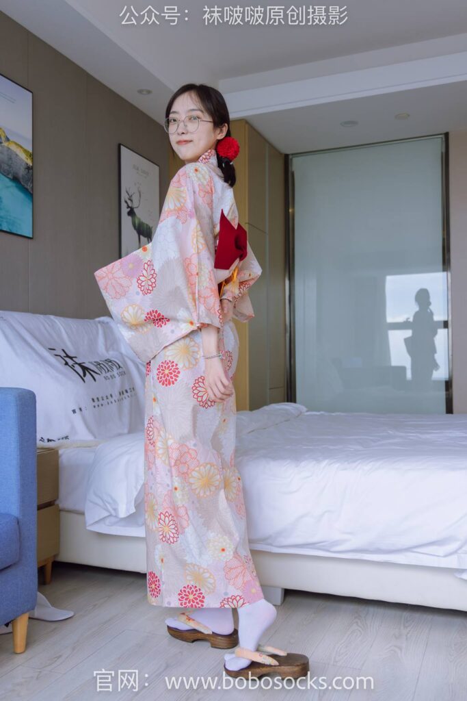 [BoBoSocks襪啵啵]NO.137 稚予-木屐、分指白棉襪、裸足、和風(fēng)浴衣[170P/1V/6.04GB]插圖2