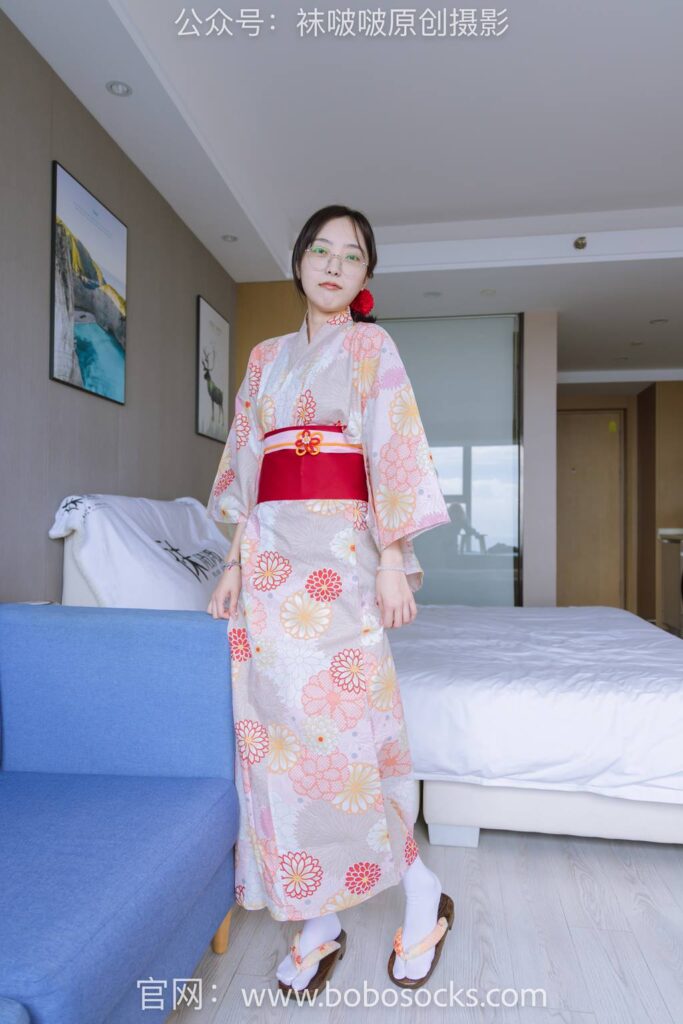 [BoBoSocks襪啵啵]NO.137 稚予-木屐、分指白棉襪、裸足、和風(fēng)浴衣[170P/1V/6.04GB]插圖1