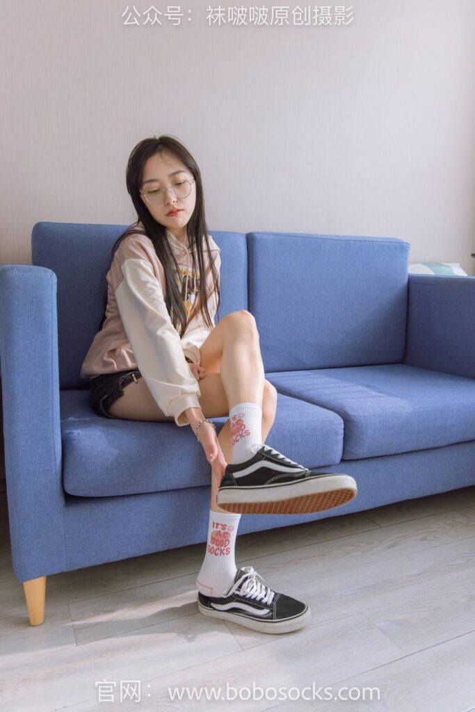 [BoBoSocks襪啵啵]NO.143 稚予-匡威板鞋、vans帆布鞋、兩雙白棉襪[166P/1V/6.24GB]插圖2