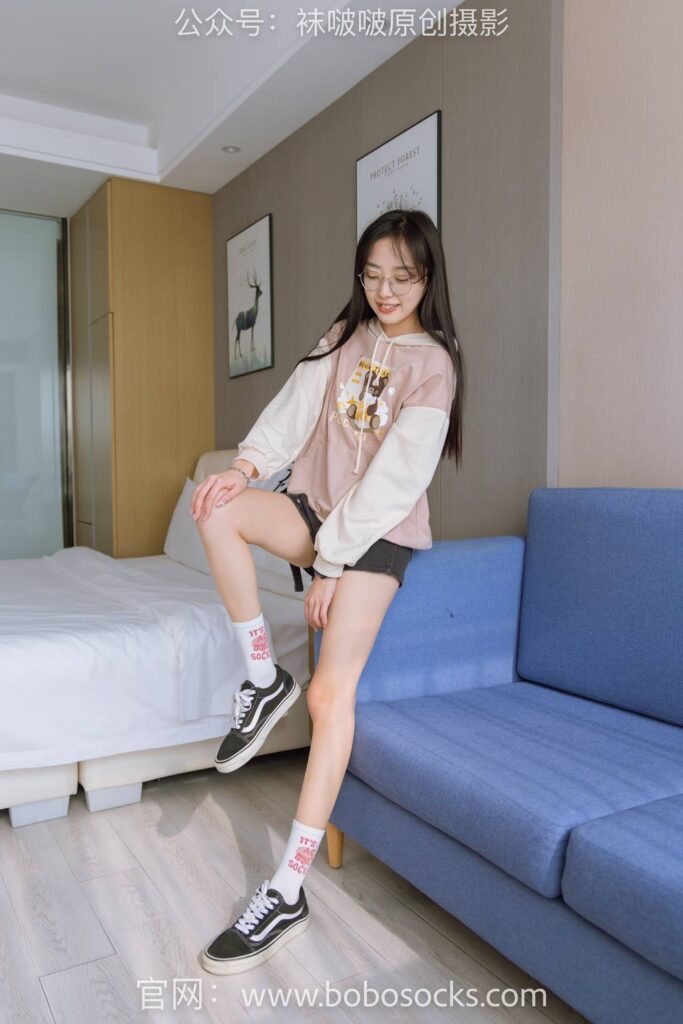 [BoBoSocks襪啵啵]NO.143 稚予-匡威板鞋、vans帆布鞋、兩雙白棉襪[166P/1V/6.24GB]插圖1