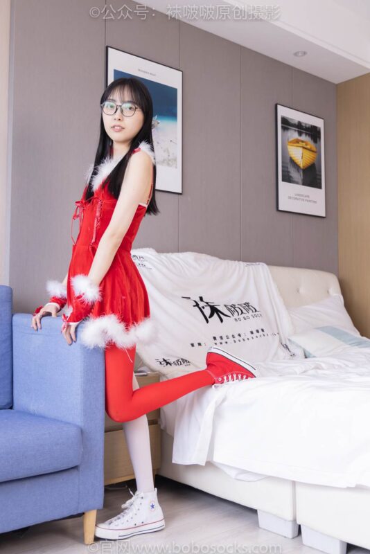[BoBoSocks襪啵啵]NO.152 稚予-圣誕服、帆布鞋、厚白絲、厚紅絲[135P/1V/6.88GB]-無料攝影圈