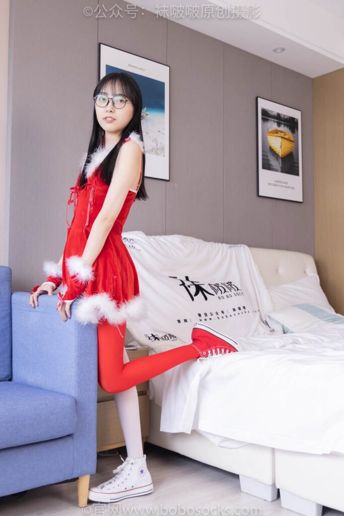 [BoBoSocks襪啵啵]NO.152 稚予-圣誕服、帆布鞋、厚白絲、厚紅絲[135P/1V/6.88GB]插圖