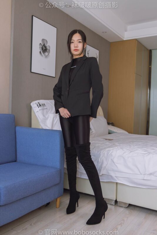 [BoBoSocks襪啵啵]NO.188 小甜豆-連體泳衣、高跟長(zhǎng)靴、短肉絲、裸足[147P/1V/5.75GB]-無料攝影圈