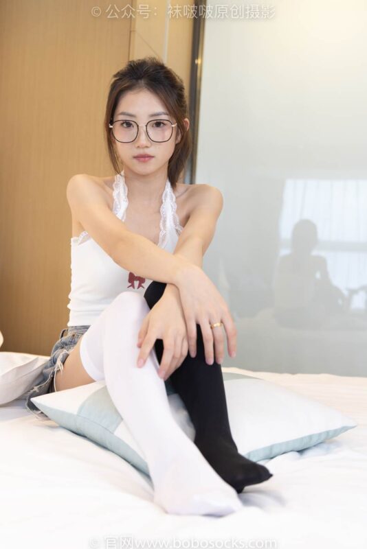 [BoBoSocks襪啵啵]NO.204 小沫-高跟鞋、貝殼頭板鞋、白絲大腿襪、黑絲大腿襪[150P/1V/6.05GB]-無料攝影圈