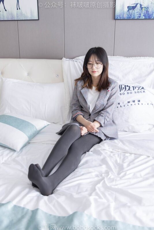 [BoBoSocks襪啵啵]NO.210 小甜豆-皮鞋、厚灰絲、ol裝[140P/1V/5.63GB]-無(wú)料攝影圈