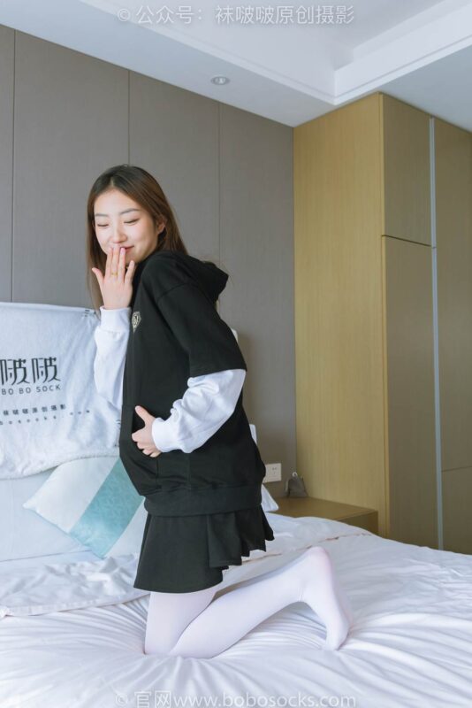 [BoBoSocks襪啵啵]NO.214 小沫-黑色運(yùn)動(dòng)鞋、厚白絲[142P/1V/5.49GB]-無料攝影圈