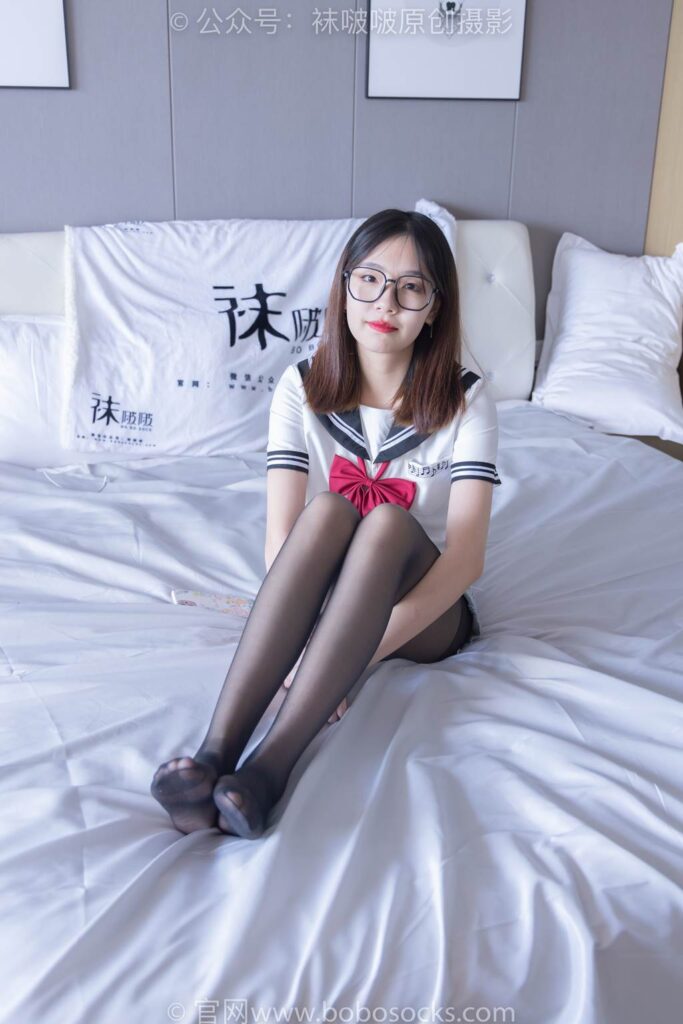 [BoBoSocks襪啵啵]NO.215 小甜豆-三雙帆布鞋板鞋、厚白絲、黑絲[144P/1V/6.54GB]插圖