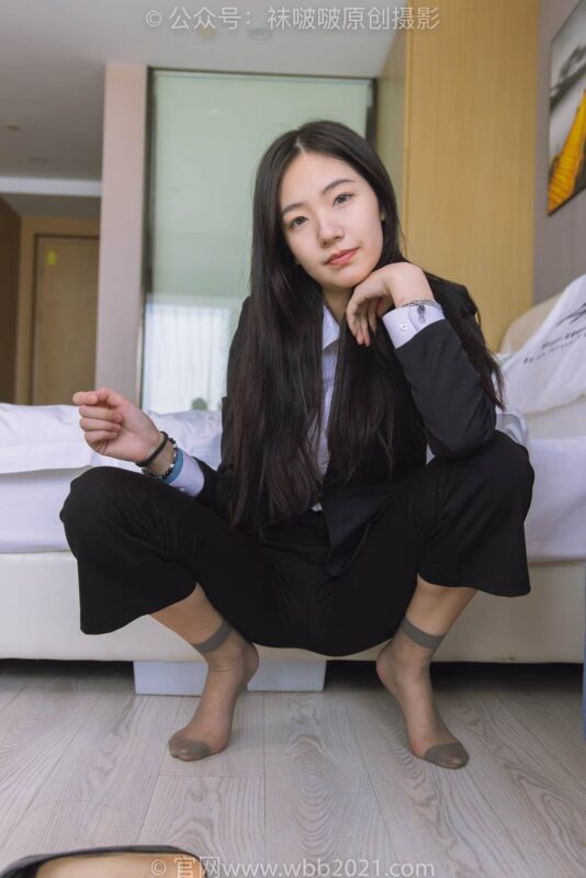 [BoBoSocks襪啵啵]NO.245 小甜豆-高跟鞋、短灰絲、半蹲鏡頭較多 [300P/1V/8.48GB]-無(wú)料攝影圈