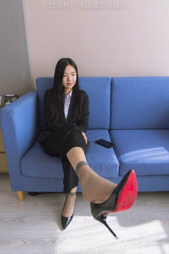 [BoBoSocks襪啵啵]NO.245 小甜豆-高跟鞋、短灰絲、半蹲鏡頭較多 [300P/1V/8.48GB]插圖2