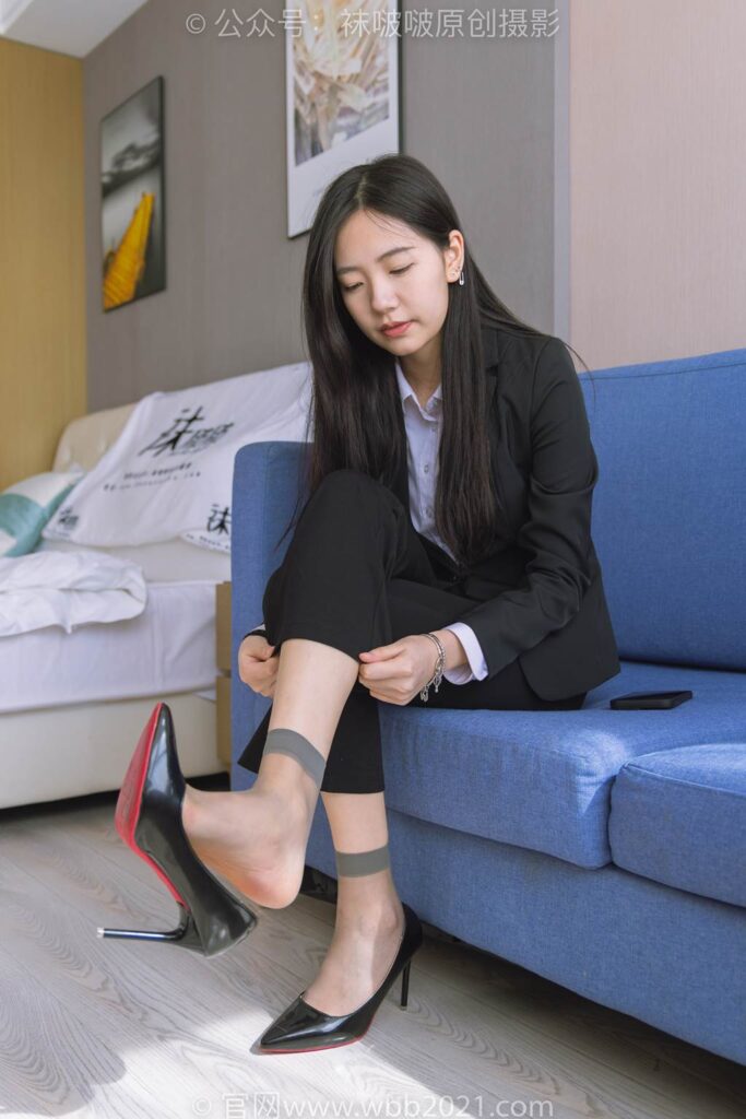 [BoBoSocks襪啵啵]NO.245 小甜豆-高跟鞋、短灰絲、半蹲鏡頭較多 [300P/1V/8.48GB]插圖1