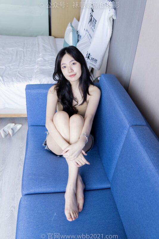 [BoBoSocks襪啵啵]NO.275小甜豆-高跟鞋、板鞋、單腿黑絲、單腿白棉襪、裸足[200P/1V/8.14GB]-無(wú)料攝影圈