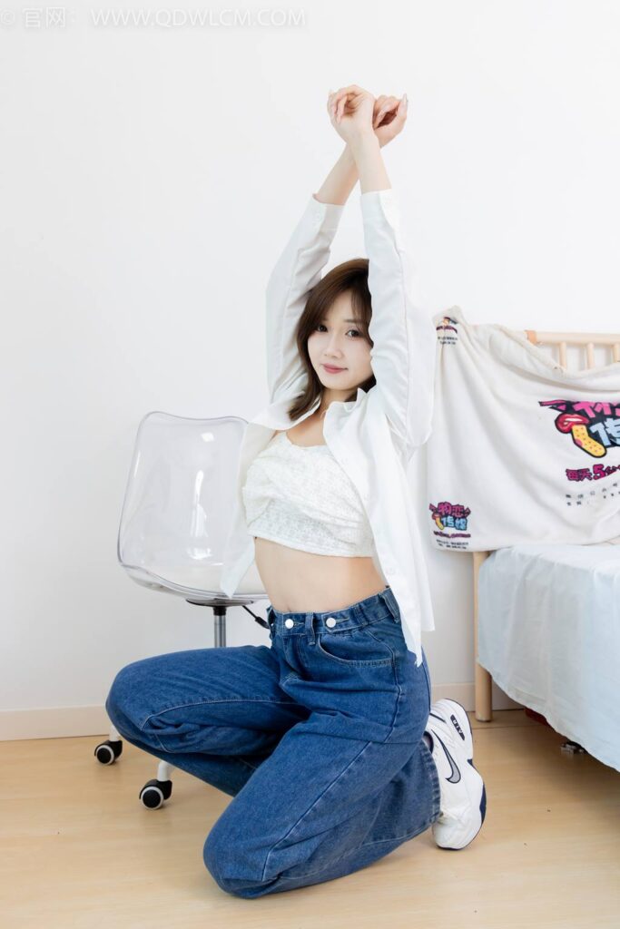 物戀傳媒 NO.2432 橙子-運(yùn)動鞋、白棉襪、裸足[160P/1V/4.11GB]插圖2