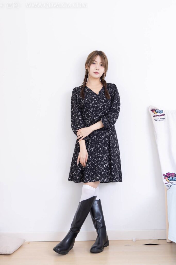 物戀傳媒 NO.2435 小曦-長(zhǎng)靴、高跟鞋、過(guò)膝襪[215P/1V/4.10GB]插圖1