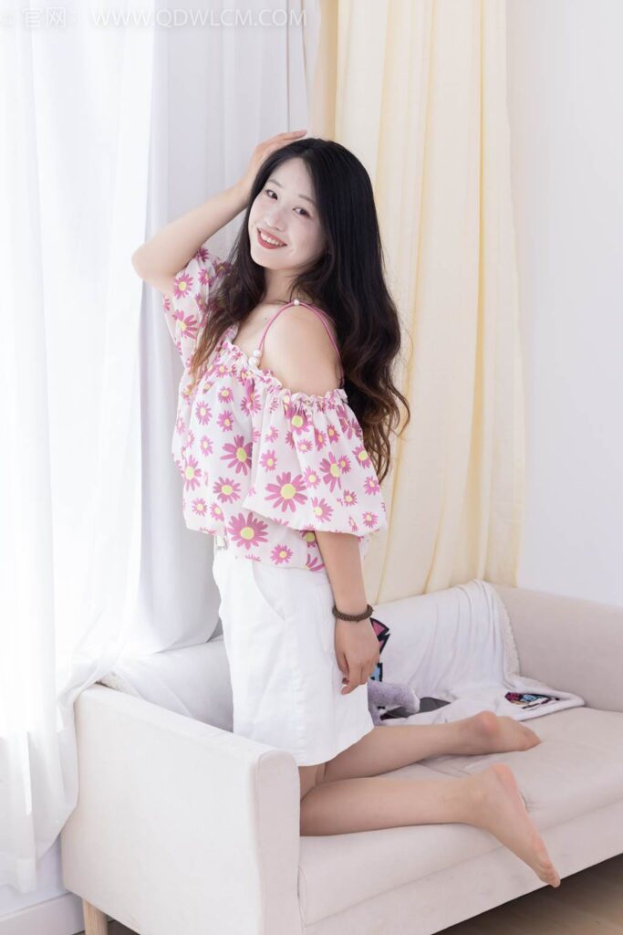 物戀傳媒 NO.2437 小紫-兩雙高跟涼鞋、薄肉絲、裸足[160P/1V/6.42GB]插圖3