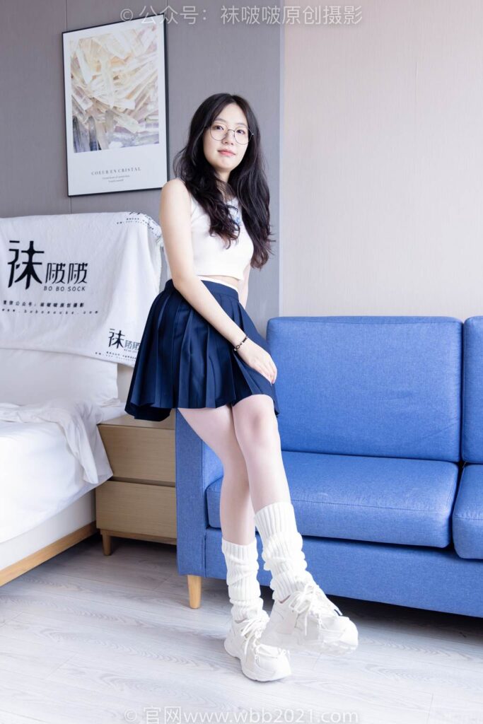 [BoBoSocks襪啵啵]NO.305 小甜豆-運(yùn)動(dòng)鞋、人字拖、襪套、油亮白絲[140P/1V/6.12GB]插圖2