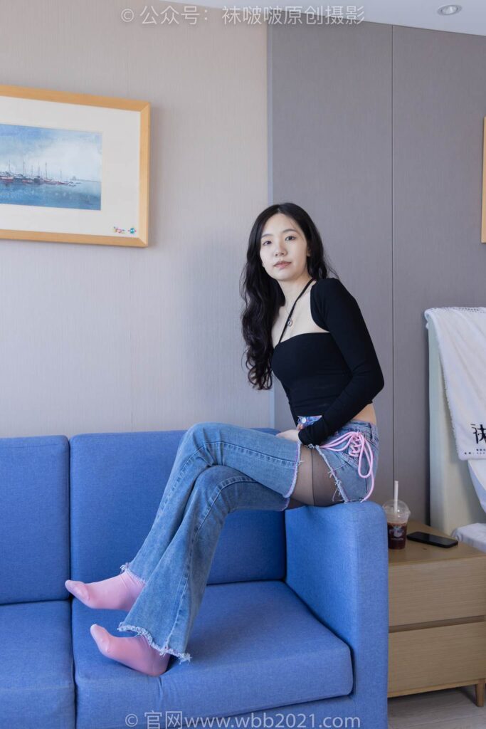 [BoBoSocks襪啵啵]NO.317 小甜豆-運動鞋、可拆卸牛仔褲、粉色棉襪、黑絲、褲里絲[140P/1V/6.37GB]插圖2