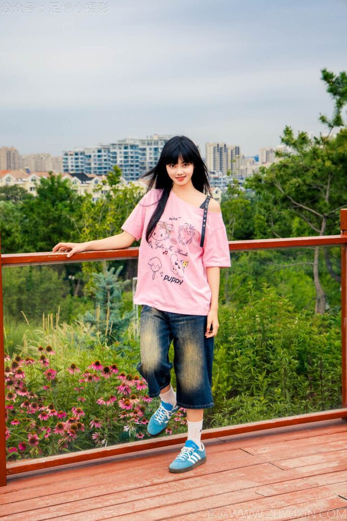 足愉心 NO.050 阿月（搭配：粉色T恤、牛仔短褲、白棉襪、德訓(xùn)鞋、裸足）[110P/2V/10.7GB]插圖1