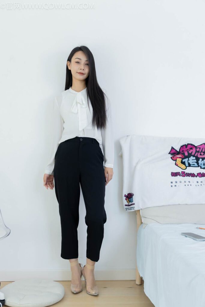 物戀傳媒 NO.2451 嵐嵐-高跟鞋、短肉絲、裸足、剪指甲劇情[160P/1V/4.76GB]插圖1