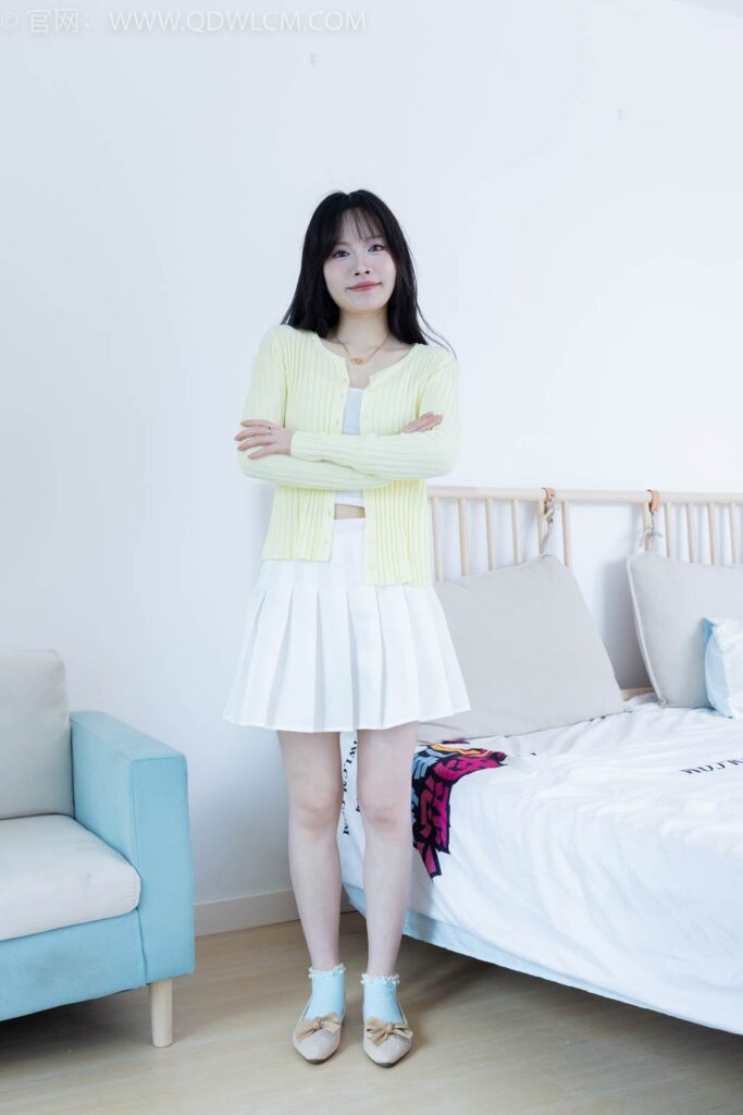 物戀傳媒 NO.2457 小酒-平底鞋、淺藍(lán)色短棉襪[158P/1V/4.39GB]插圖1