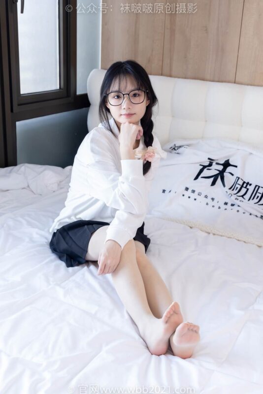 [BoBoSocks襪啵啵]NO.368 甜甜圈-運(yùn)動(dòng)鞋、白棉襪、油亮肉絲[160P/1V/5.72GB]-無(wú)料攝影圈