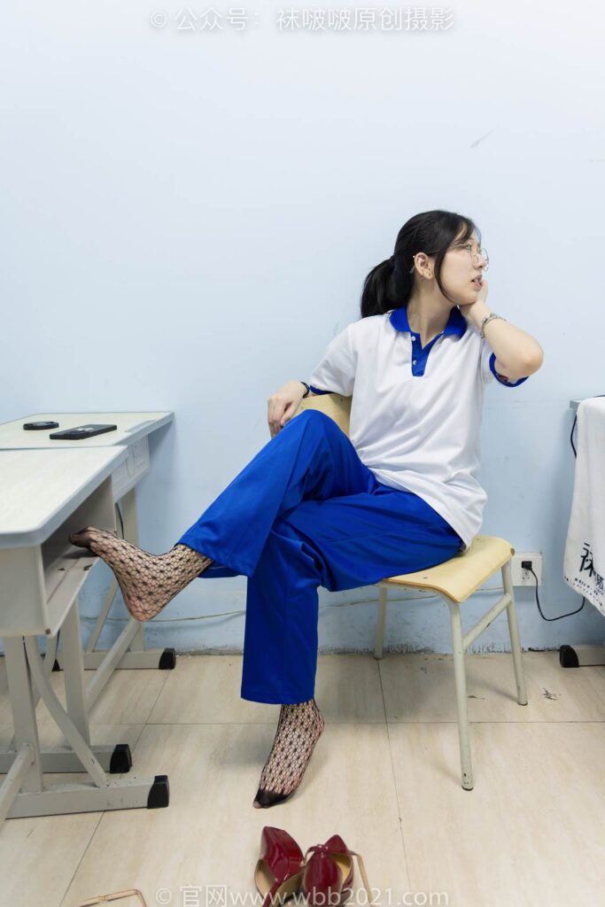 [BoBoSocks襪啵啵]NO.375 小甜豆-高跟鞋、黑色蕾絲網(wǎng)襪、校服褲里絲[160P/1V/7.68GB]插圖