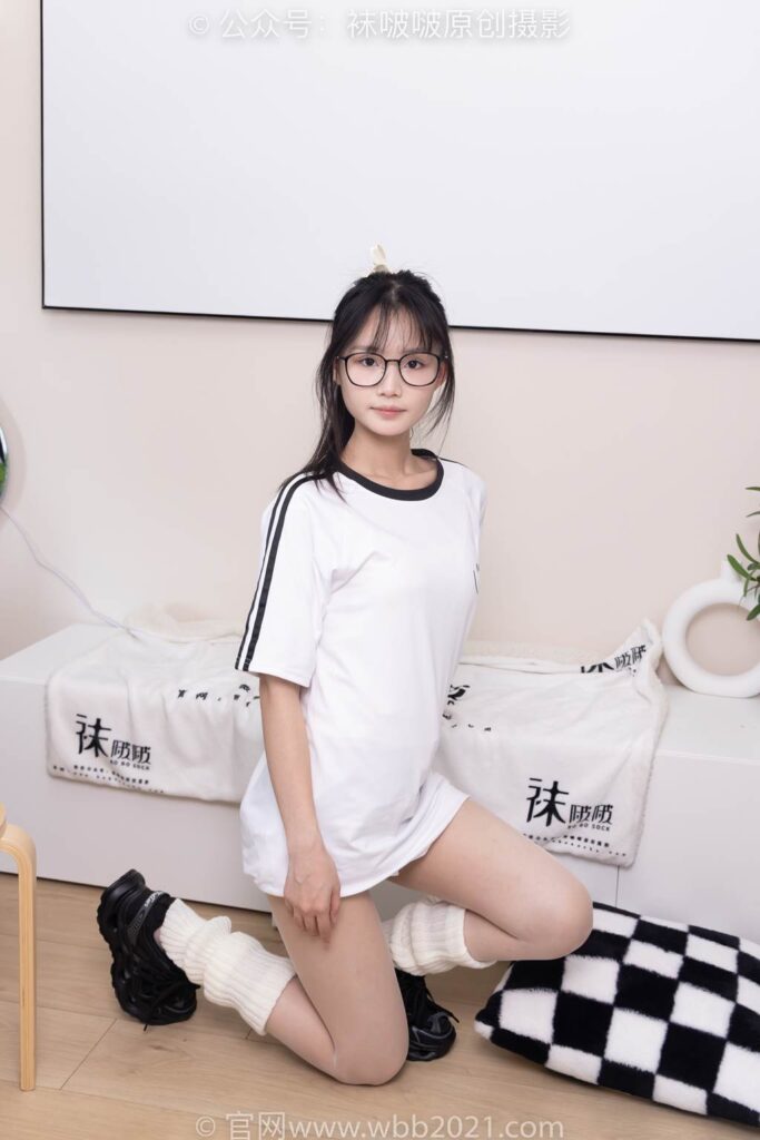 [BoBoSocks襪啵啵]NO.376 甜甜圈-運動鞋、堆堆襪套、白絲[150P/1V/5.54GB]插圖2