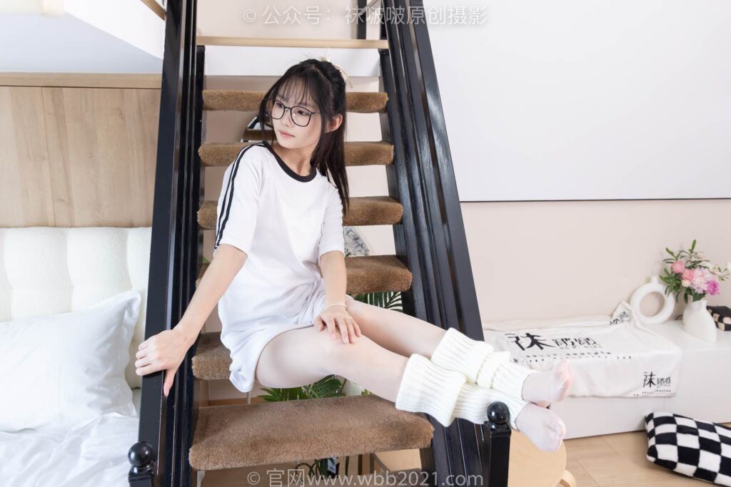 [BoBoSocks襪啵啵]NO.376 甜甜圈-運動鞋、堆堆襪套、白絲[150P/1V/5.54GB]插圖1