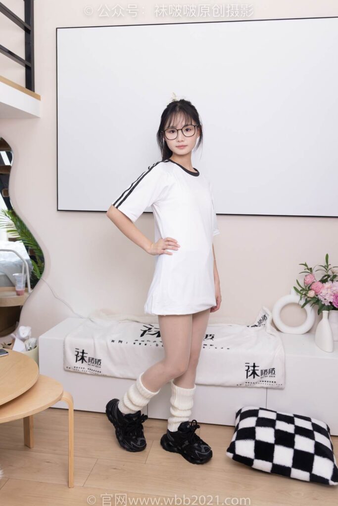 [BoBoSocks襪啵啵]NO.376 甜甜圈-運動鞋、堆堆襪套、白絲[150P/1V/5.54GB]插圖