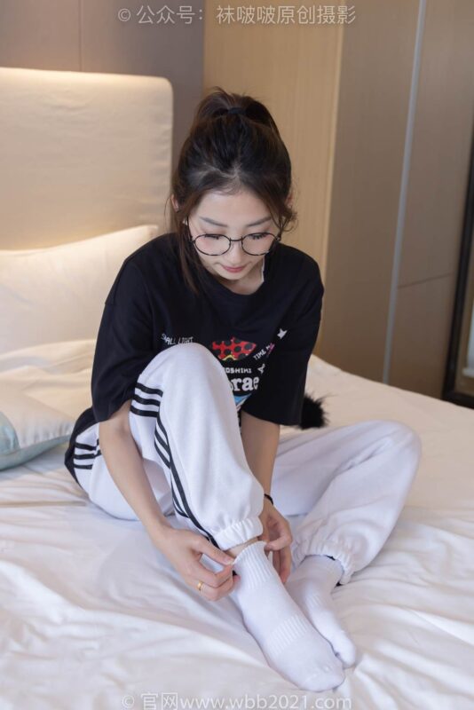 [BoBoSocks襪啵啵]NO.382 小沫-板鞋、白棉襪[143P/1V/5.58GB]-無(wú)料攝影圈