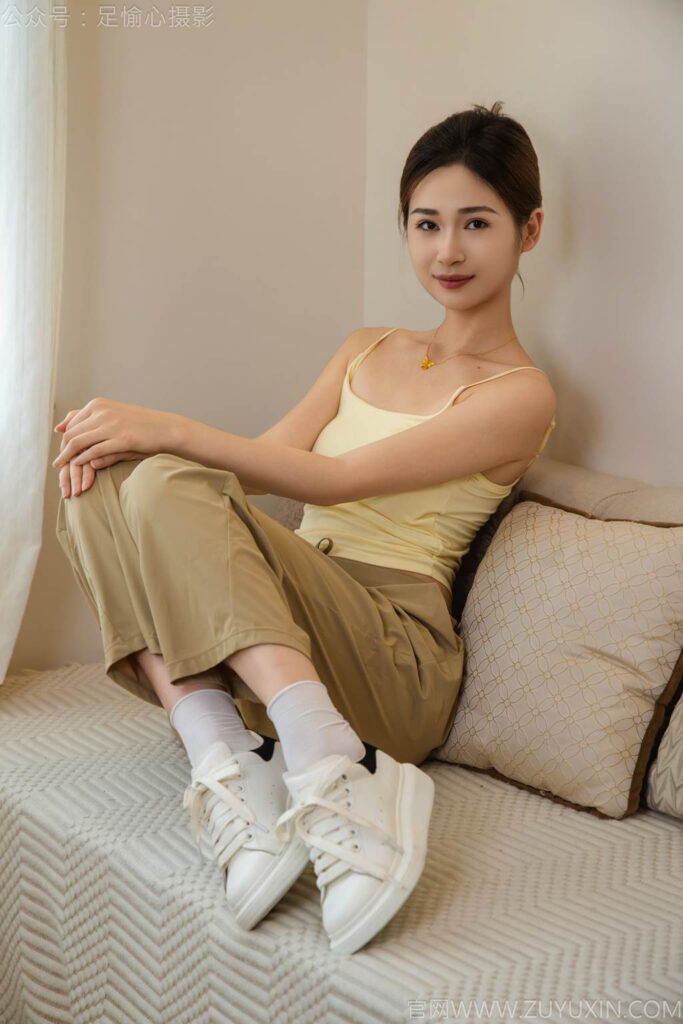 足愉心 NO.052 沐晴（搭配：白色吊帶、棕色長褲、白色絲襪、運動鞋、裸足）[115P/2V/13.9GB]插圖2