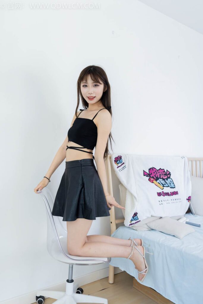 物戀傳媒 NO.2462 泡泡-高跟涼鞋、薄黑絲、裸足[160P/1V/3.74GB]插圖