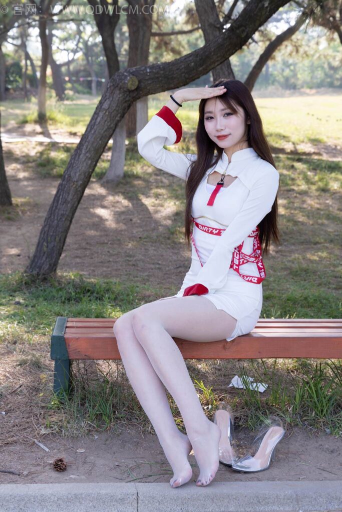 物戀傳媒 NO.2471 泡泡-高跟鞋、油亮薄白絲[180P/1V/4.71GB]插圖