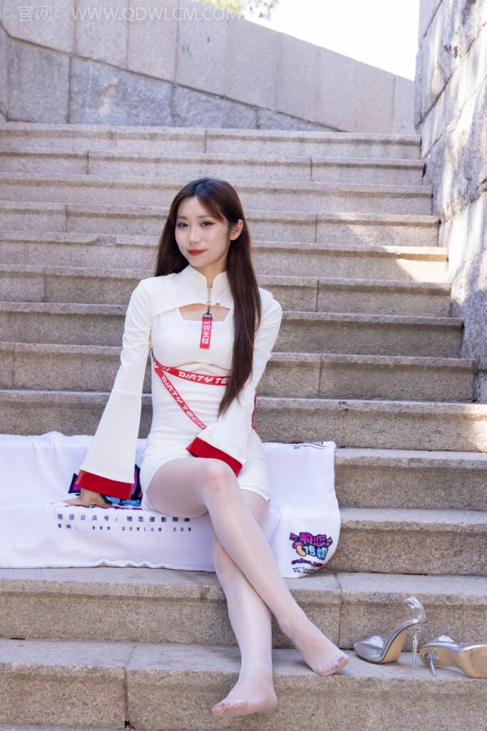 物戀傳媒 NO.2471 泡泡-高跟鞋、油亮薄白絲[180P/1V/4.71GB]插圖3