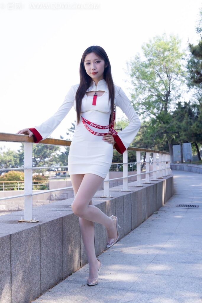 物戀傳媒 NO.2471 泡泡-高跟鞋、油亮薄白絲[180P/1V/4.71GB]插圖1