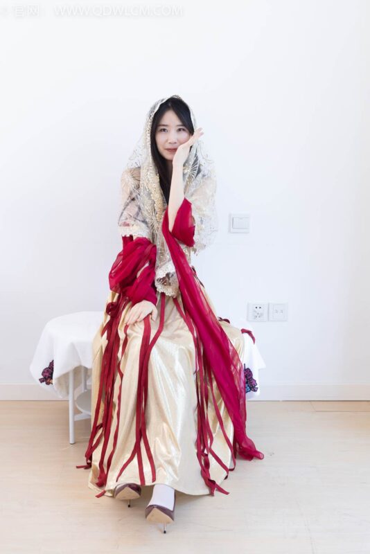 物戀傳媒 NO.2472 菜菜-高跟鞋、薄白絲、裸足[265P/1V/5.23GB]-無料攝影圈