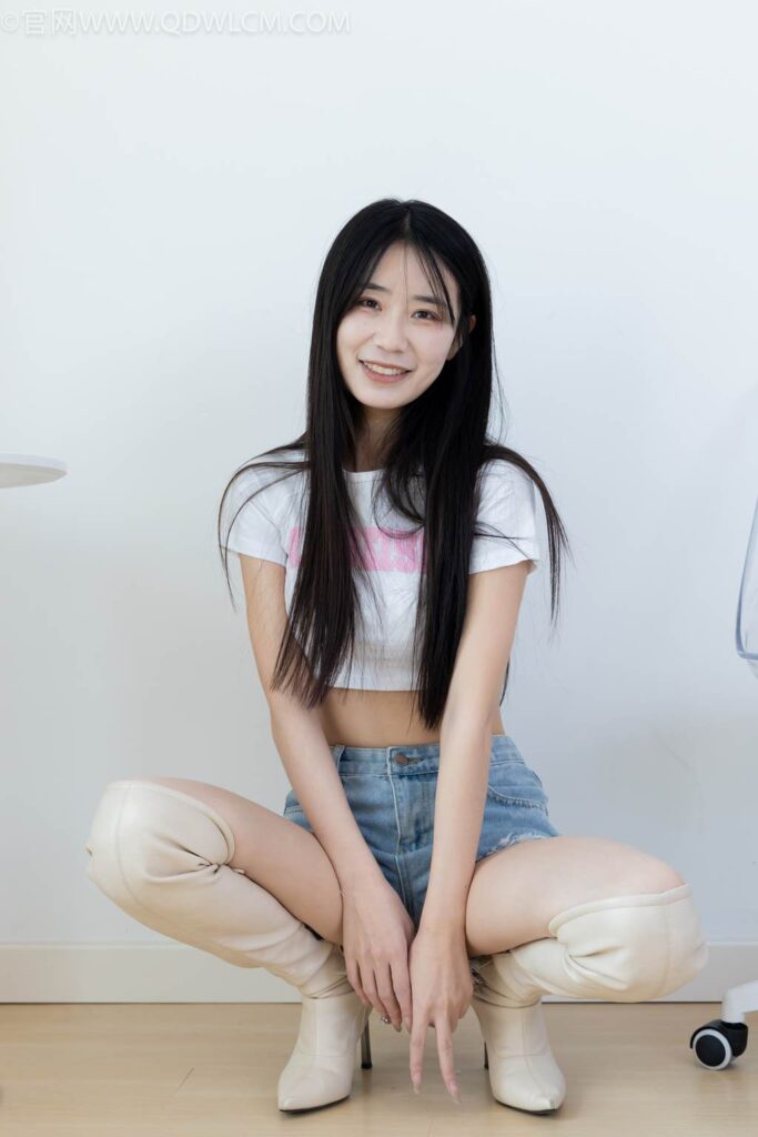 物戀傳媒 NO.2475 菜菜-長(zhǎng)靴、白棉襪、裸足[184P/1V/4.70GB]插圖3