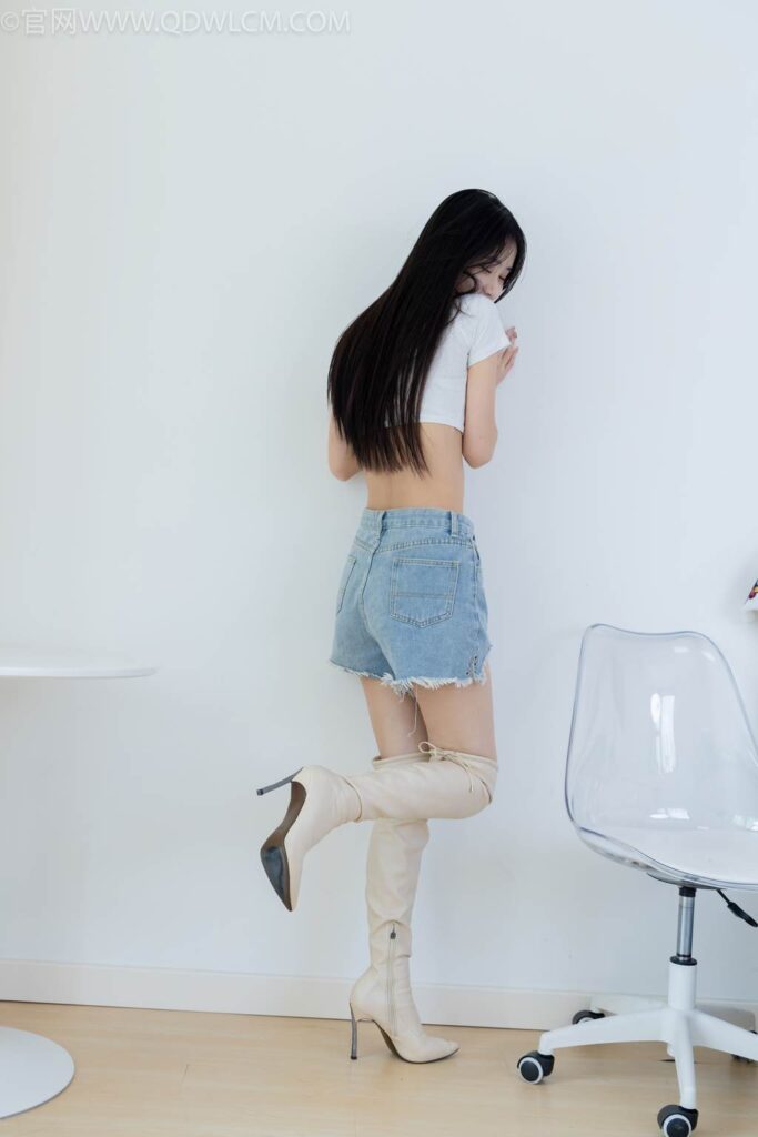 物戀傳媒 NO.2475 菜菜-長(zhǎng)靴、白棉襪、裸足[184P/1V/4.70GB]插圖