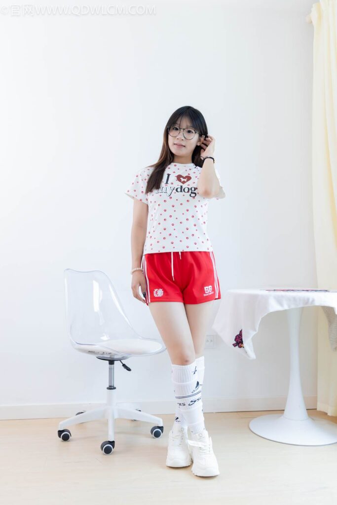 物戀傳媒 NO.2482 小可-運(yùn)動(dòng)鞋、白棉襪、裸足[165P/1V/3.61GB]插圖2