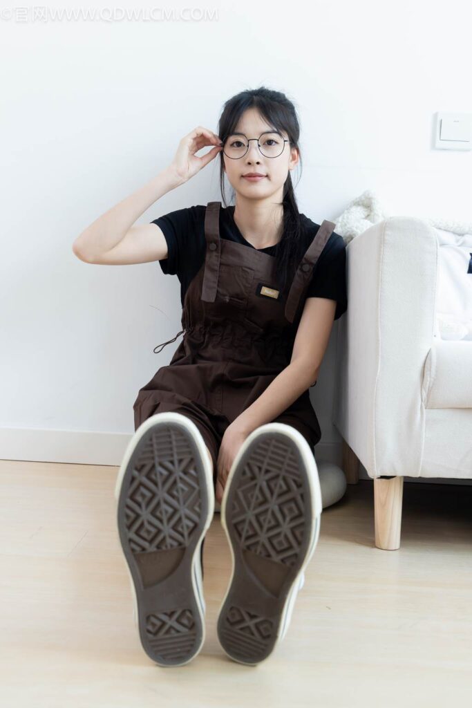 物戀傳媒 NO.2483 茯苓-帆布鞋、白棉襪、薄肉絲[171P/1V/3.66GB]插圖