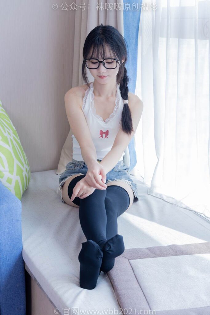 [BoBoSocks襪啵啵]NO.390 甜甜圈-板鞋、厚黑絲大腿襪、厚白絲大腿襪[148P/1V/6.19GB]插圖3