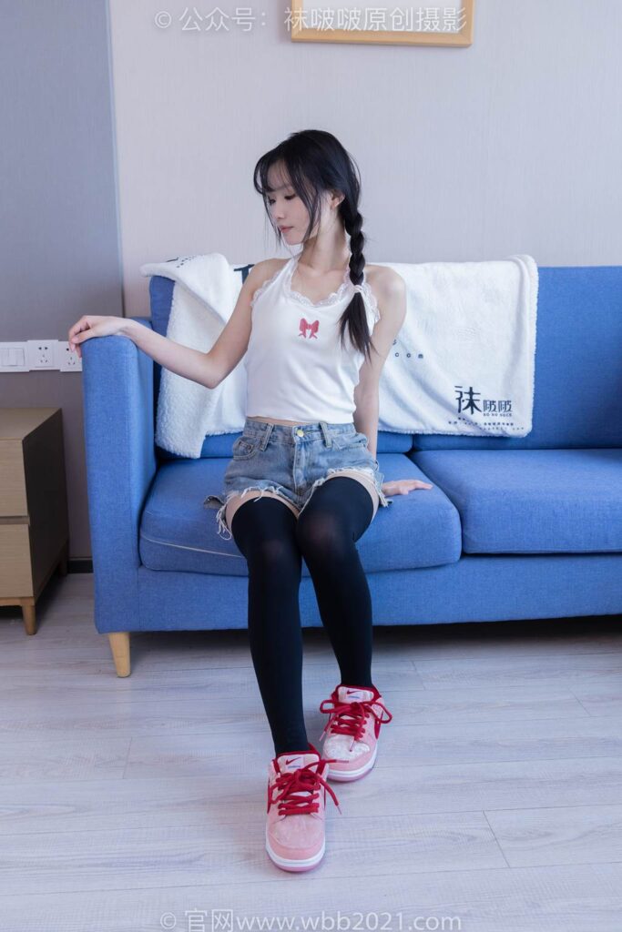 [BoBoSocks襪啵啵]NO.390 甜甜圈-板鞋、厚黑絲大腿襪、厚白絲大腿襪[148P/1V/6.19GB]插圖2