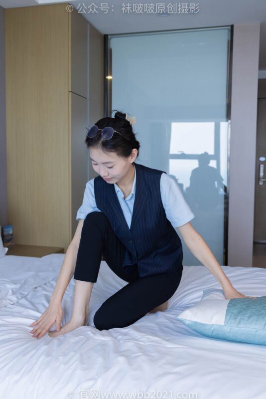 [BoBoSocks襪啵啵]NO.413 芝士-高跟鞋、白色吊帶船襪、銀行制服[145P/1V/5.76GB]-無料攝影圈