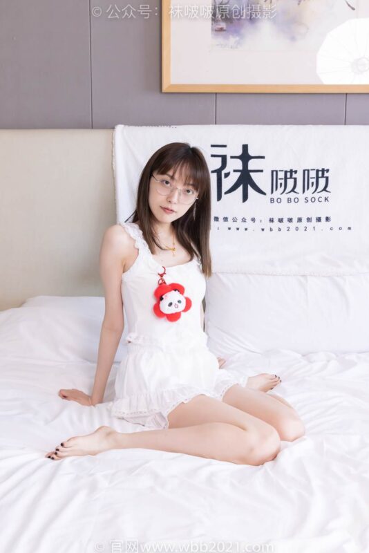 [BoBoSocks襪啵啵]NO.417 稚予-板鞋、白棉襪、裸足、裸足部分腳底抹精油[199P/1V/6.77GB]-無料攝影圈