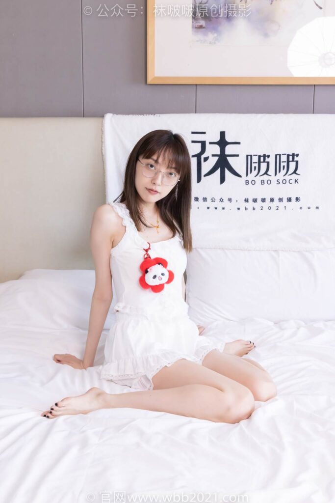 [BoBoSocks襪啵啵]NO.417 稚予-板鞋、白棉襪、裸足、裸足部分腳底抹精油[199P/1V/6.77GB]插圖