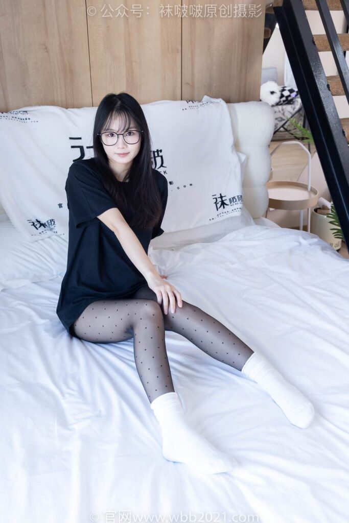 [BoBoSocks襪啵啵]NO.418 甜甜圈-板鞋、白棉襪、波點黑絲[145P/1V/5.87GB]插圖