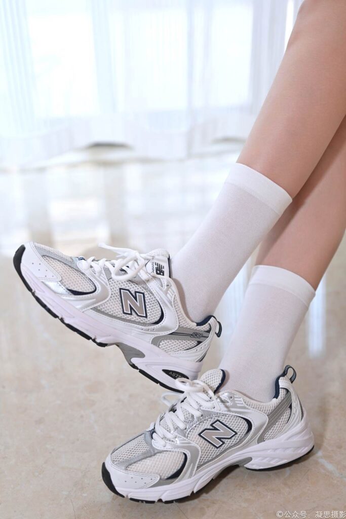 凝思攝影 NO.012 德美-泰國制服、短白襪、運(yùn)動鞋[160P/1V/4.27GB]插圖3